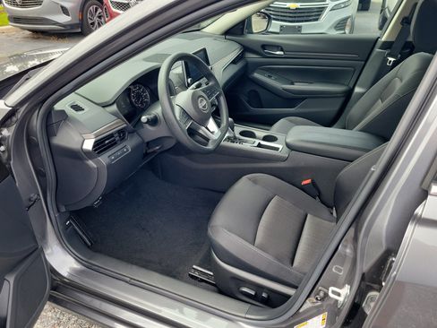 Certified 2025 Nissan Altima 2.5 SV FWD image 12