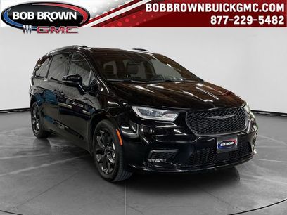 Used 2025 Chrysler Pacifica Limited