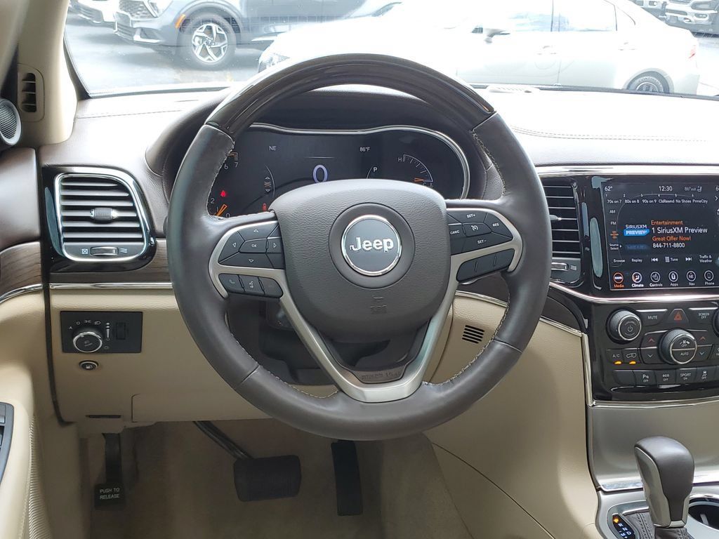 Used 2020 Jeep Grand Cherokee Overland AWD/4WD image 11