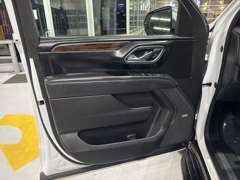 Used 2023 Chevrolet Suburban Premier image 15