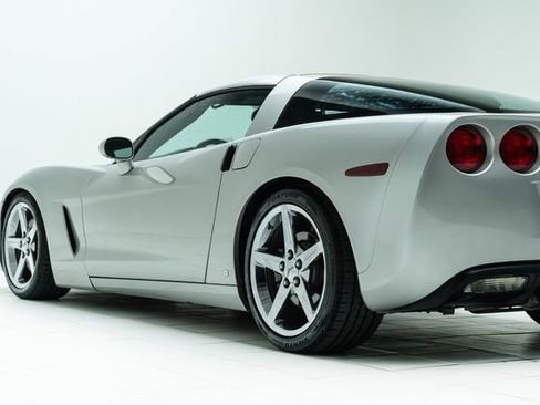 Used 2006 Chevrolet Corvette Coupe w/ Preferred Equipment Group image 18