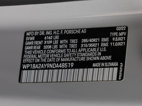 Used 2022 Porsche Cayenne Platinum Edition image 28