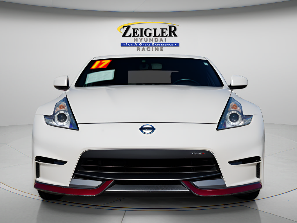Used 2017 Nissan 370Z NISMO RWD image 2