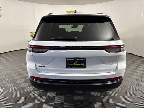 New 2025 Jeep Grand Cherokee Altitude image 6