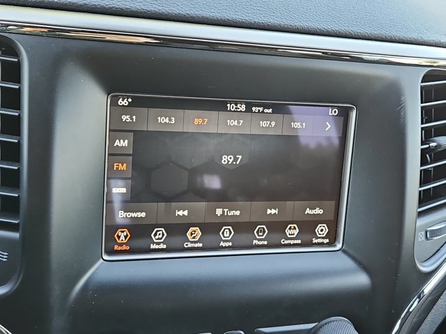 Used 2019 Jeep Grand Cherokee Laredo RWD image 12