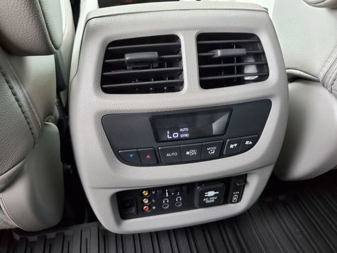 Used 2016 Honda Pilot Touring image 25