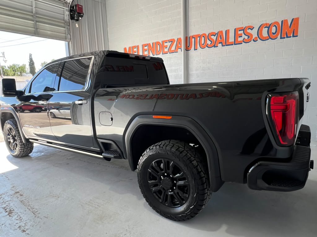 Used 2022 GMC Sierra 2500 Denali w/ Denali Black Diamond Edition AWD/4WD image 3