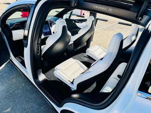 Used 2017 Tesla Model X 75D image 16