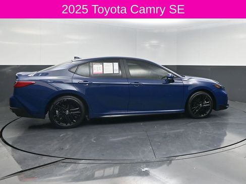 Used 2025 Toyota Camry SE image 4