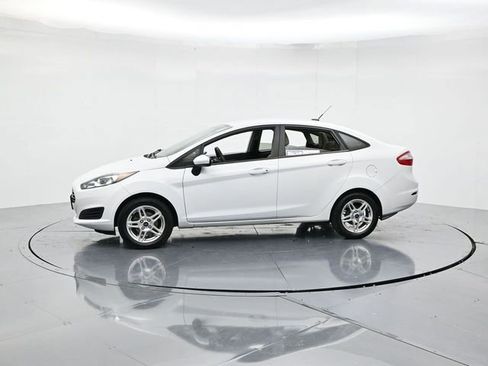 Used 2018 Ford Fiesta SE image 6