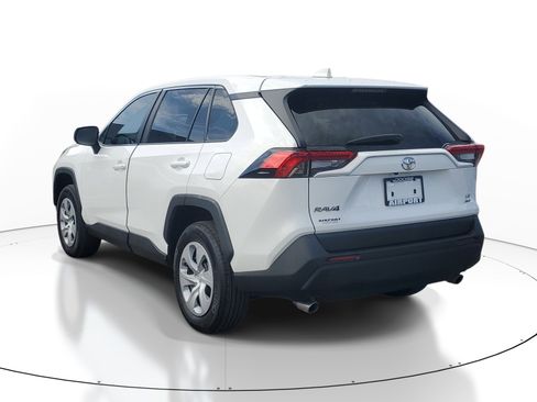 Used 2025 Toyota RAV4 LE AWD/4WD image 4