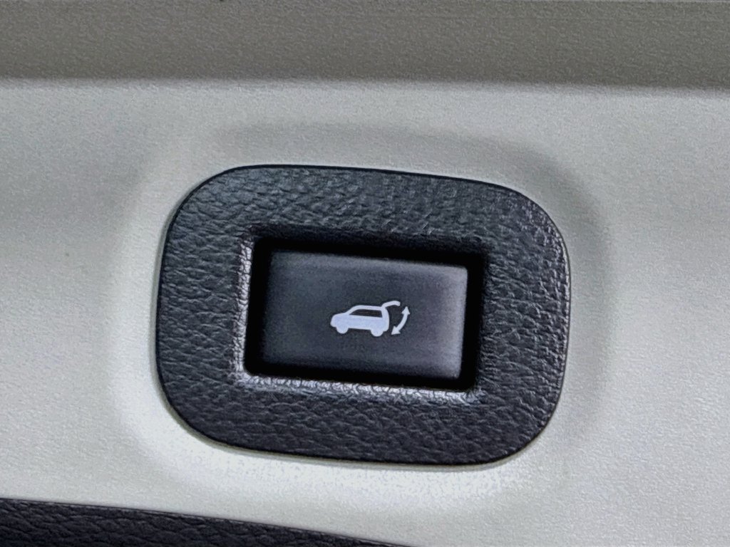 Used 2020 Nissan Rogue SV FWD image 28