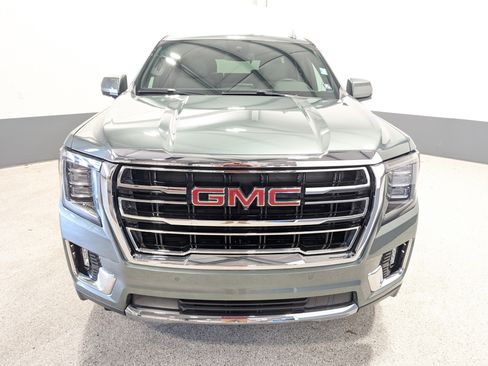 Used 2024 GMC Yukon SLT w/ SLT Luxury Package image 8