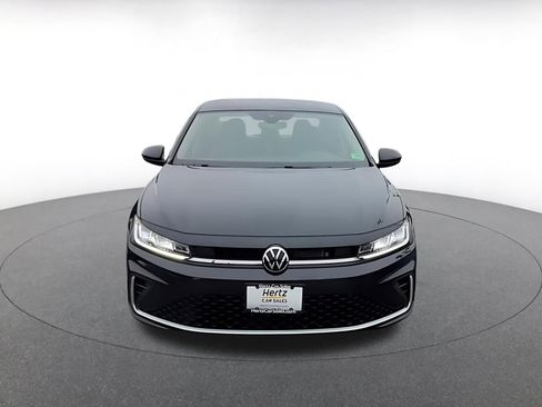 Used 2025 Volkswagen Jetta SE image 4