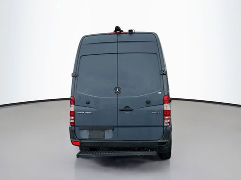 Used 2018 Mercedes-Benz Sprinter 2500 image 6