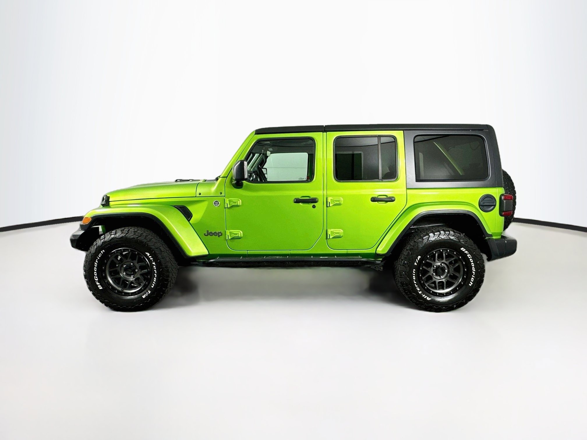 Used 2019 Jeep Wrangler Unlimited Sahara AWD/4WD image 4