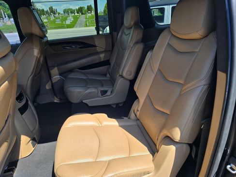 Used 2019 Cadillac Escalade ESV Platinum AWD/4WD image 25