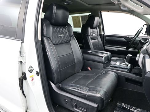 Used 2019 Toyota Tundra Platinum image 11