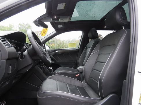 Used 2022 Volkswagen Tiguan SEL R-Line image 11