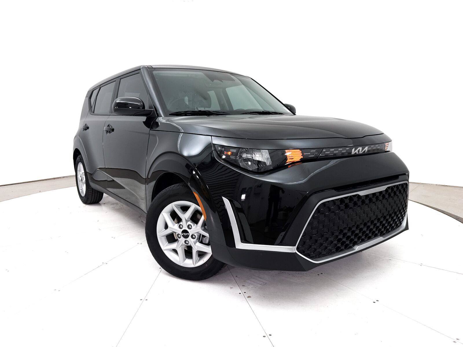 Used 2025 Kia Soul LX w/ LX Technology Package FWD image 1
