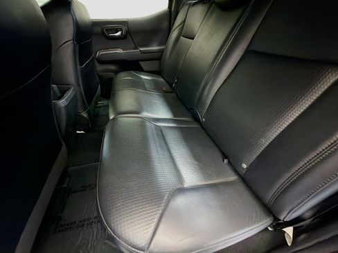 Used 2019 Toyota Tacoma TRD Sport AWD/4WD image 13