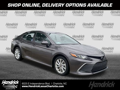 Used 2022 Toyota Camry LE image 1