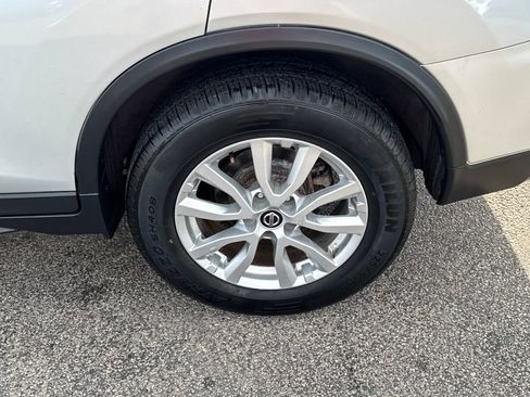 Used 2018 Nissan Rogue SV AWD/4WD image 40