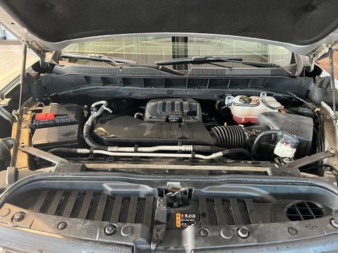 Used 2022 Chevrolet Silverado 1500 LT AWD/4WD image 16