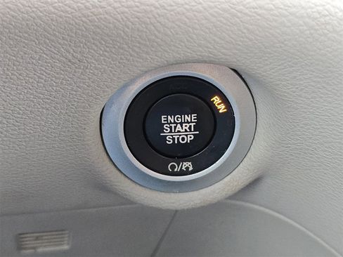 Used 2017 Chrysler Pacifica Touring-L image 27