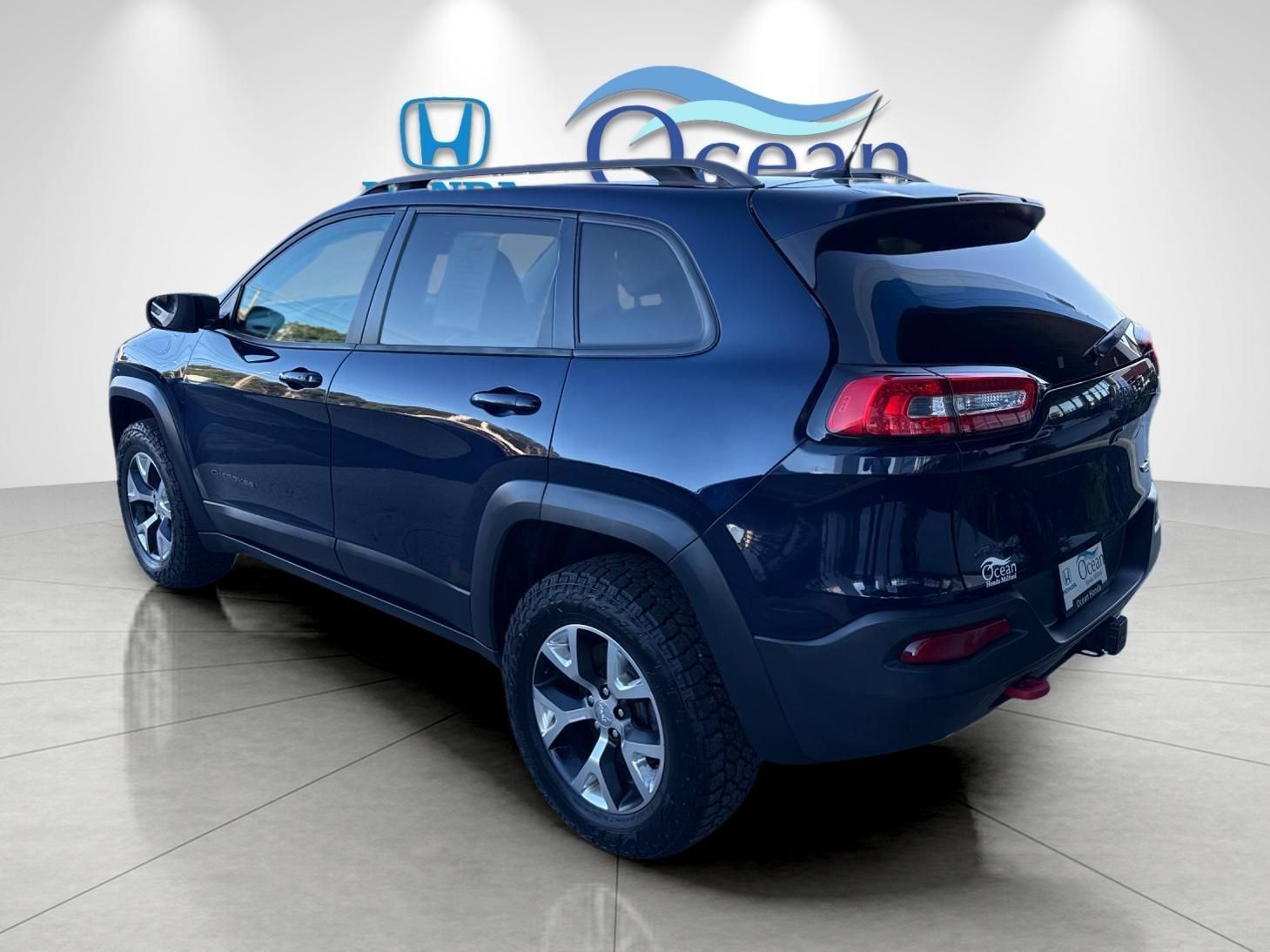 Used 2015 Jeep Cherokee Trailhawk w/ Comfort/Convenience Group AWD/4WD image 5