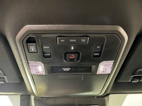 Used 2025 Toyota Tacoma Limited AWD/4WD image 20