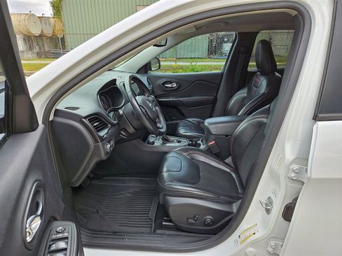 Used 2019 Jeep Cherokee Trailhawk image 6