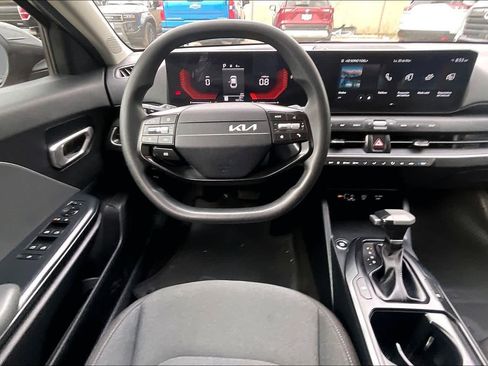 Used 2025 Kia K4 LXS image 5