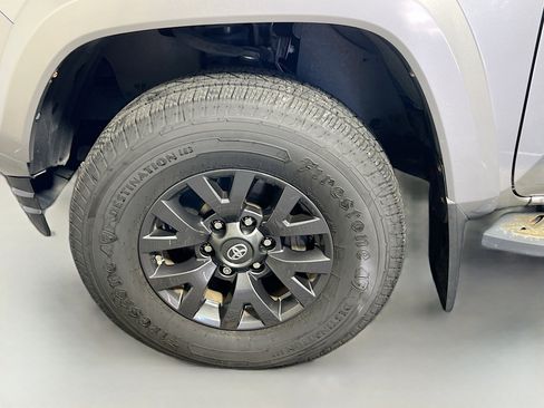 Used 2020 Toyota Tacoma SR5 w/ SR5 Appearance Package (SM) image 13