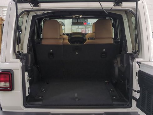 Certified 2022 Jeep Wrangler Unlimited Sahara image 15