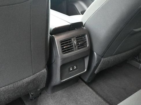 Used 2025 Nissan Rogue SV FWD image 16