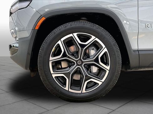 Used 2025 Rivian R1S Adventure AWD/4WD image 10