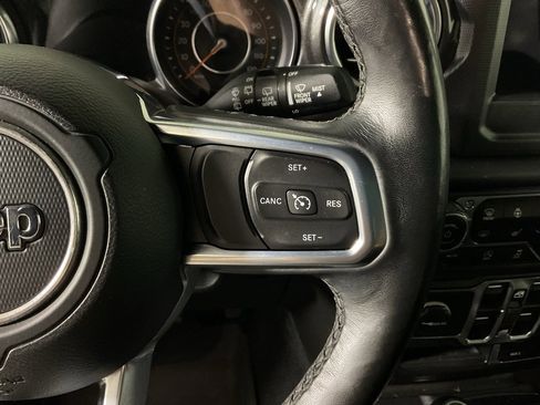 Used 2020 Jeep Wrangler Unlimited Sahara image 24