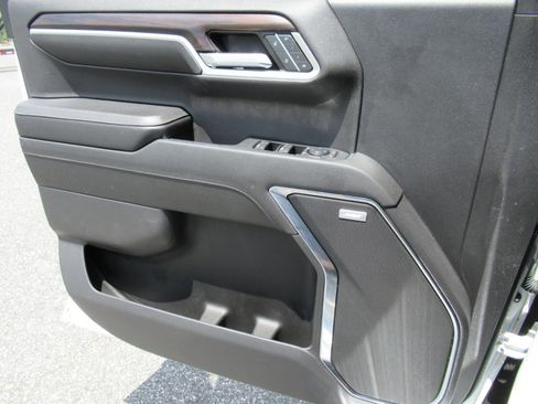 Used 2022 GMC Sierra 1500 SLT AWD/4WD image 18