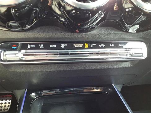 Used 2022 Mercedes-Benz GLB 35 AMG GLB 35 AMG image 26