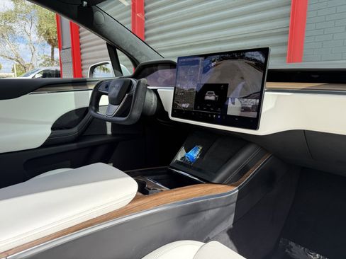 Used 2023 Tesla Model X Standard Range image 16