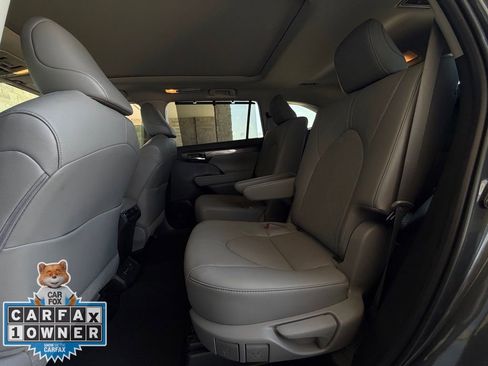 Used 2022 Toyota Highlander Platinum image 24