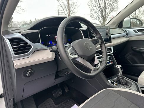 New 2025 Volkswagen Taos SE image 6
