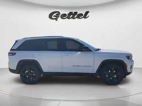 New 2025 Jeep Grand Cherokee Limited w/ Black Appearance Package AWD/4WD image 9