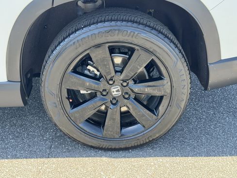 Certified 2025 Honda Pilot Black Edition image 11
