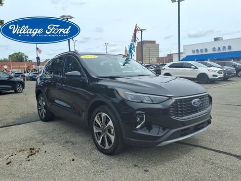 Certified 2023 Ford Escape Platinum w/ Premium Technology Package AWD/4WD image 4