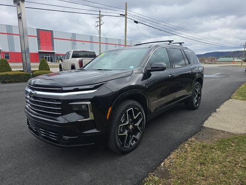 New 2026 Chevrolet Traverse High Country w/ LPO, Floor Liner Package AWD/4WD image 8