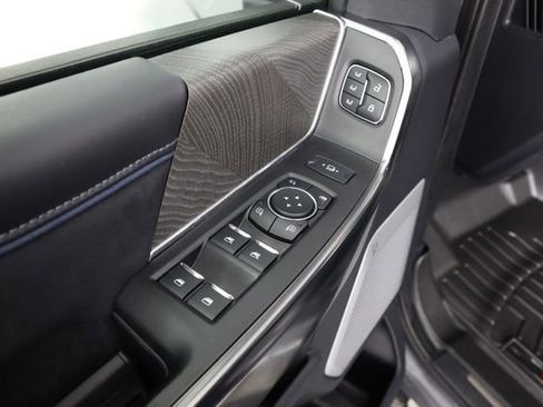 Certified 2025 Ford F450 Platinum w/ FX4 Off-Road Package image 48