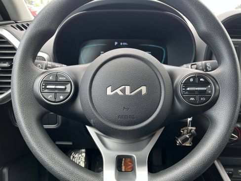 Used 2025 Kia Soul LX w/ LX Technology Package FWD image 28