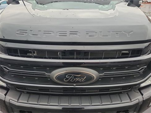 Certified 2022 Ford F350 XLT w/ Black Appearance Package image 8